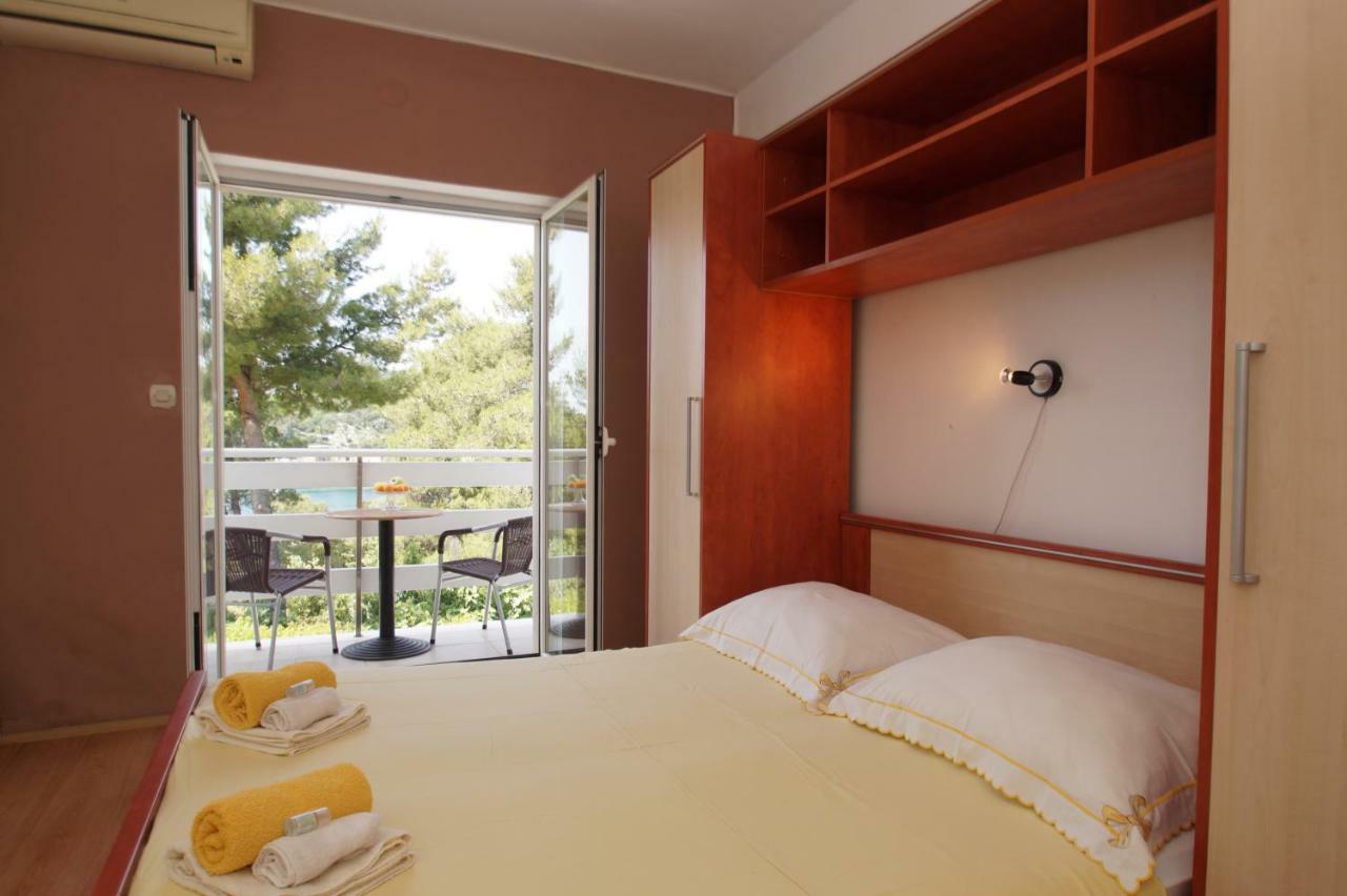 Vita Apartments Zrnovo Bagian luar foto