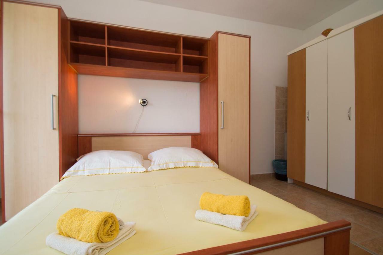 Vita Apartments Zrnovo Bagian luar foto