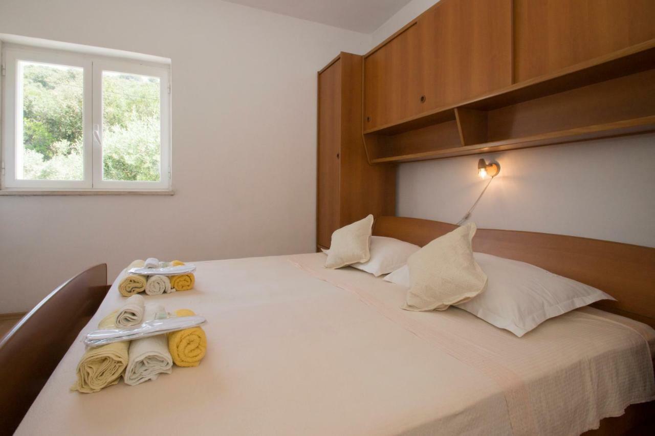 Vita Apartments Zrnovo Bagian luar foto