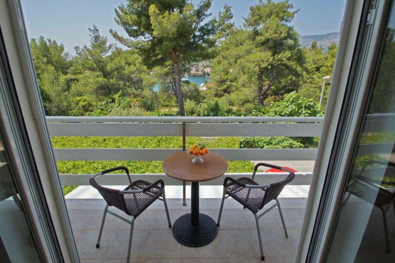 Vita Apartments Zrnovo Bagian luar foto
