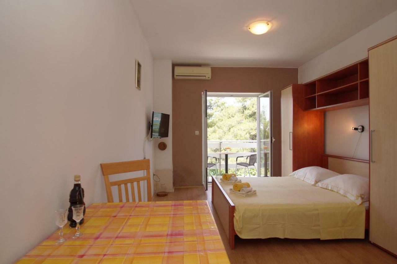 Vita Apartments Zrnovo Bagian luar foto