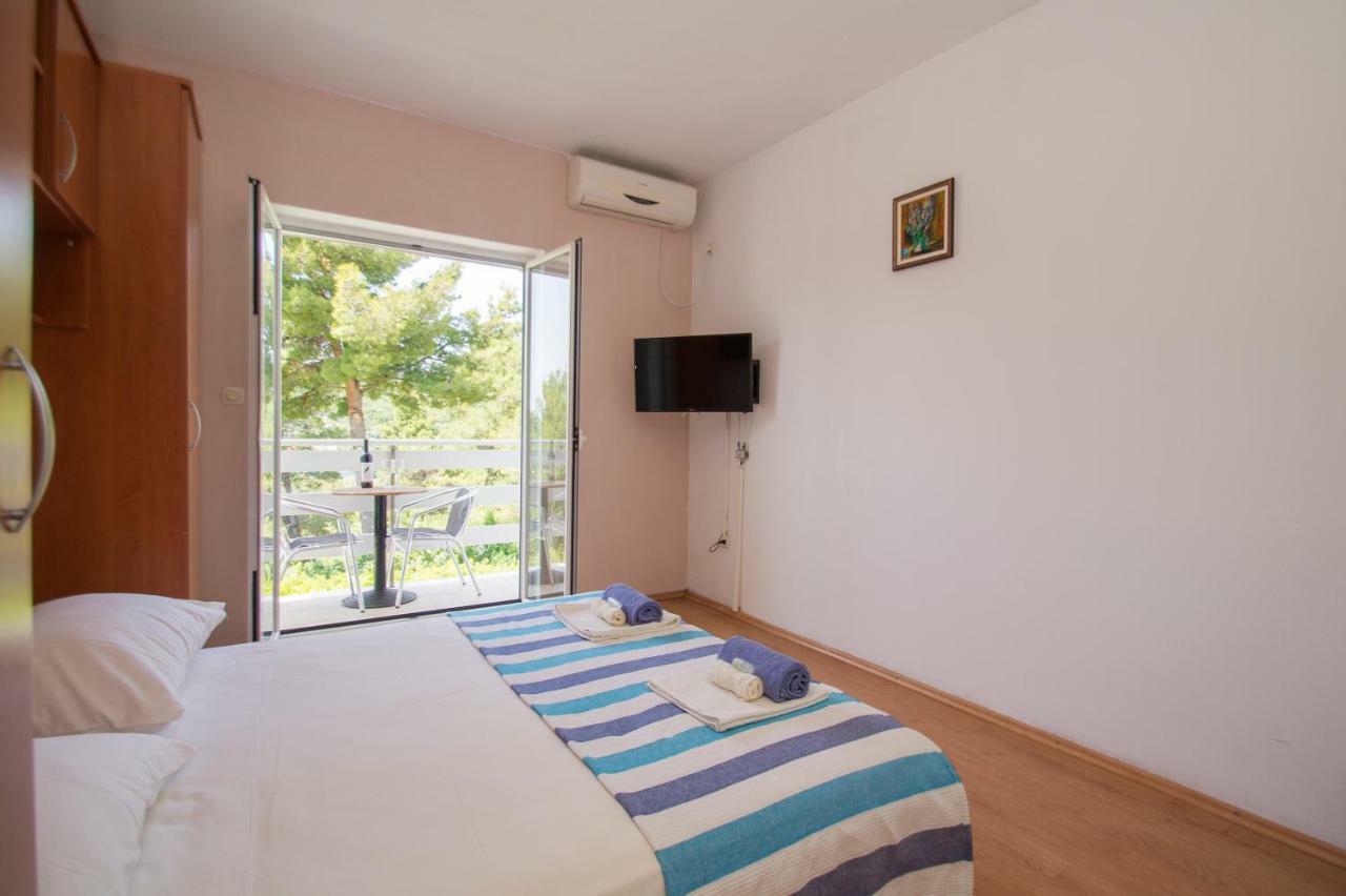 Vita Apartments Zrnovo Bagian luar foto