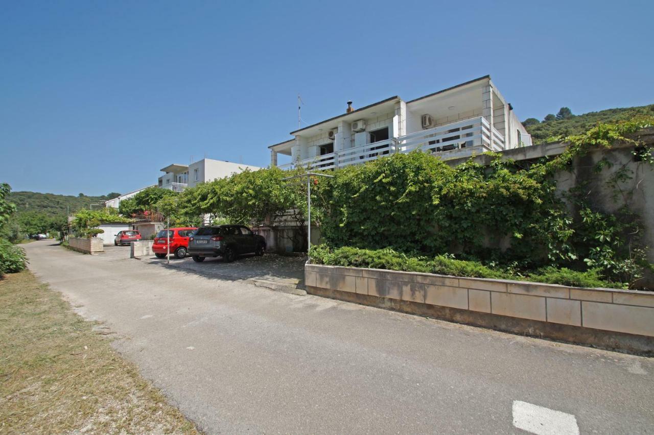 Vita Apartments Zrnovo Bagian luar foto