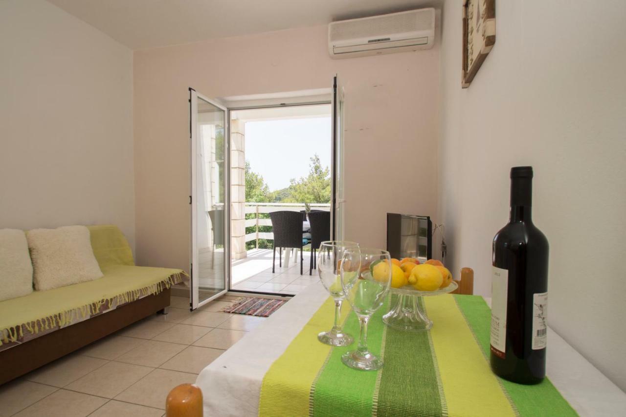 Vita Apartments Zrnovo Bagian luar foto