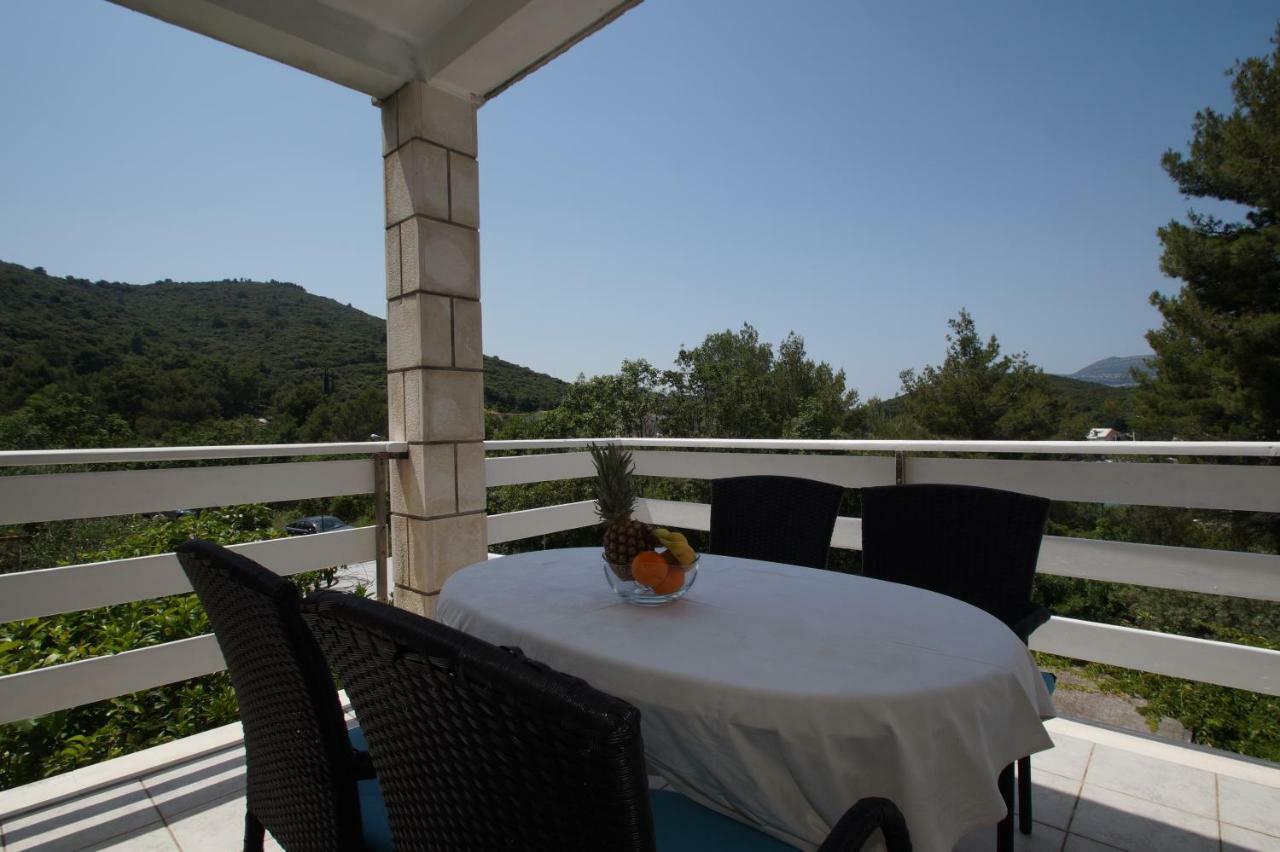 Vita Apartments Zrnovo Bagian luar foto