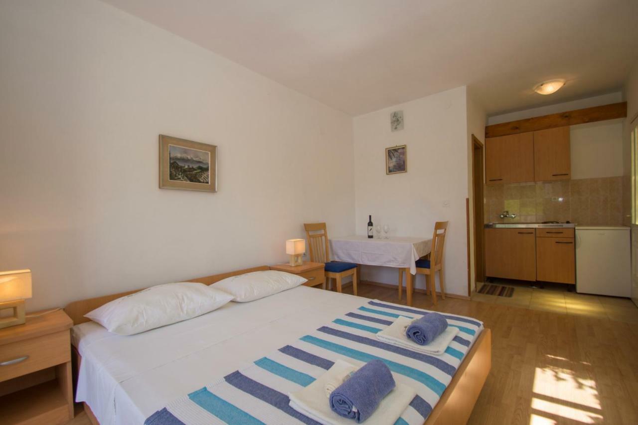 Vita Apartments Zrnovo Bagian luar foto